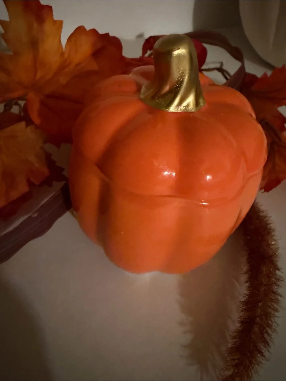 Autumn Leaf Scented Candle in pumpkin Ceramic. Pumpkin pie scent. Price firm